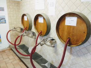 Station zum Abfüllen von Wein - direkt aus dem Weinfass