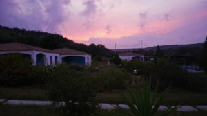 Sonnenuntergang über dem Resort Baia Cea