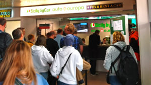 Wartezeiten am Schalter von Sicily by Car